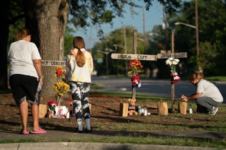 Republican candidates struggle to respond to racist shooting in Jacksonville